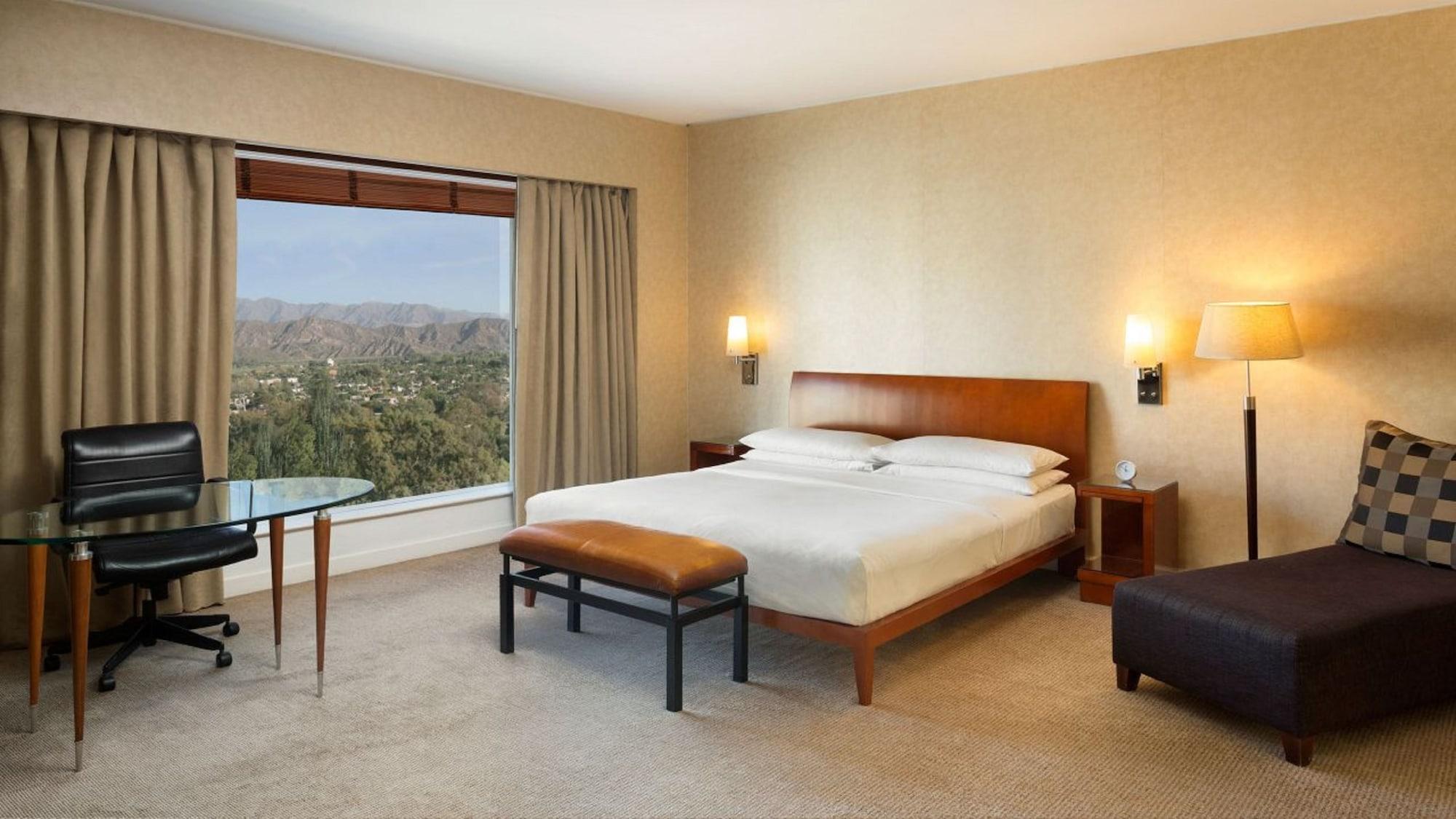 พาร์ค ไฮแอท เมนโดซา Hotel ภายนอก รูปภาพ A guest room at the JW Marriott Desert Springs Resort and Spa