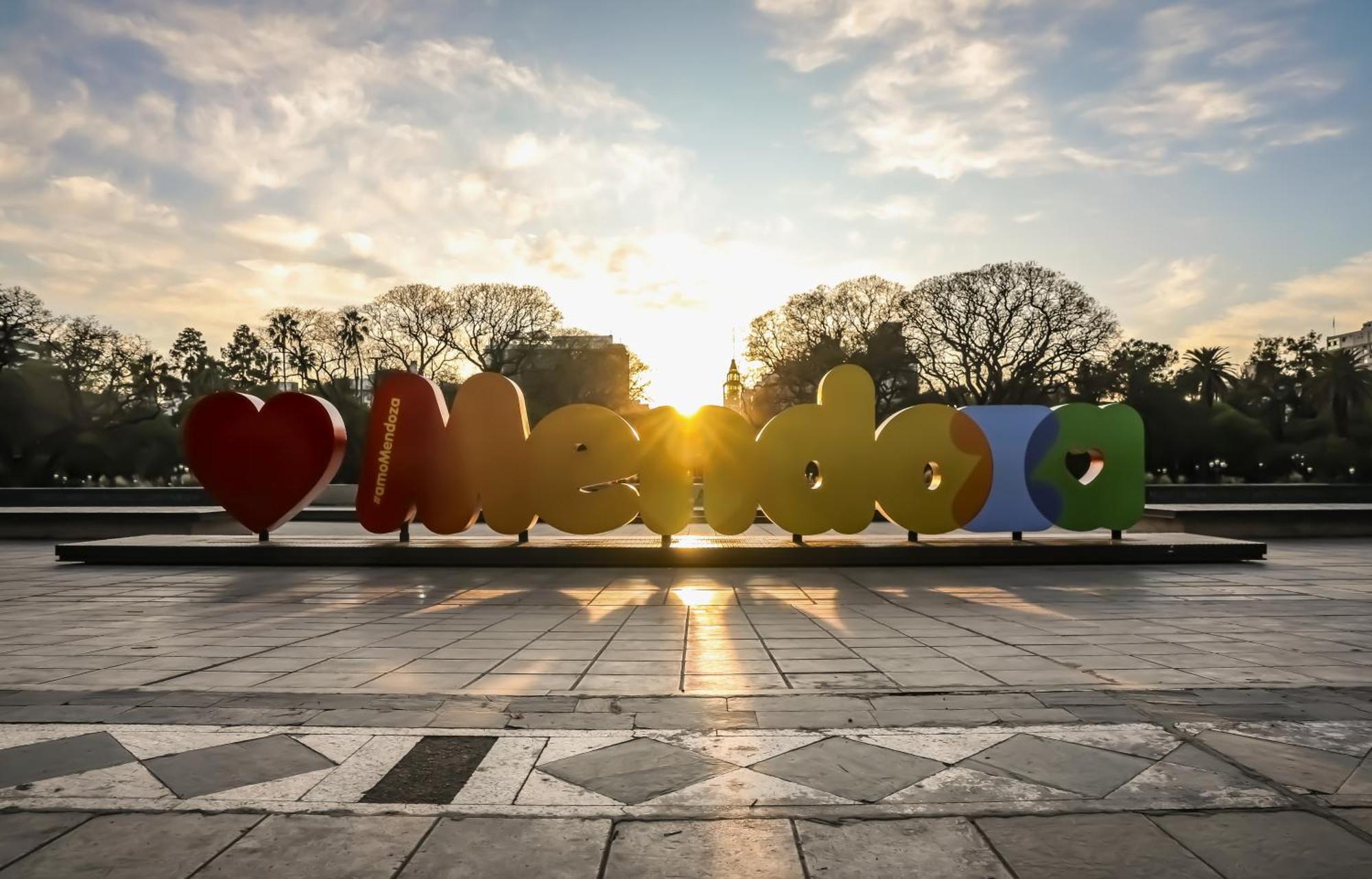 พาร์ค ไฮแอท เมนโดซา Hotel ภายนอก รูปภาพ The sculpture at sunset